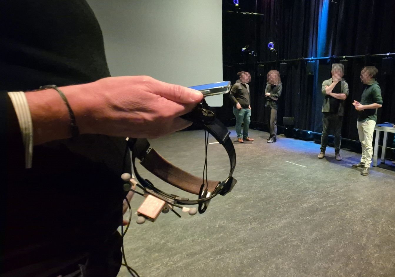 MusiXR-Components: Phone, Mocap Tracker, Over-ear headphones